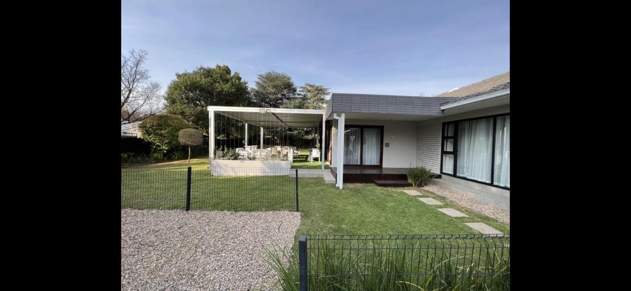 Le'Ciara Luxury Guest House ヨハネスブルグ エクステリア 写真
