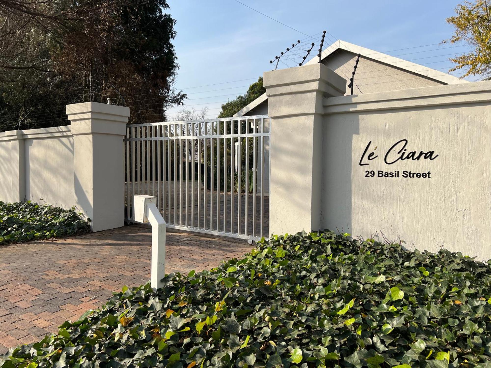 Le'Ciara Luxury Guest House ヨハネスブルグ エクステリア 写真